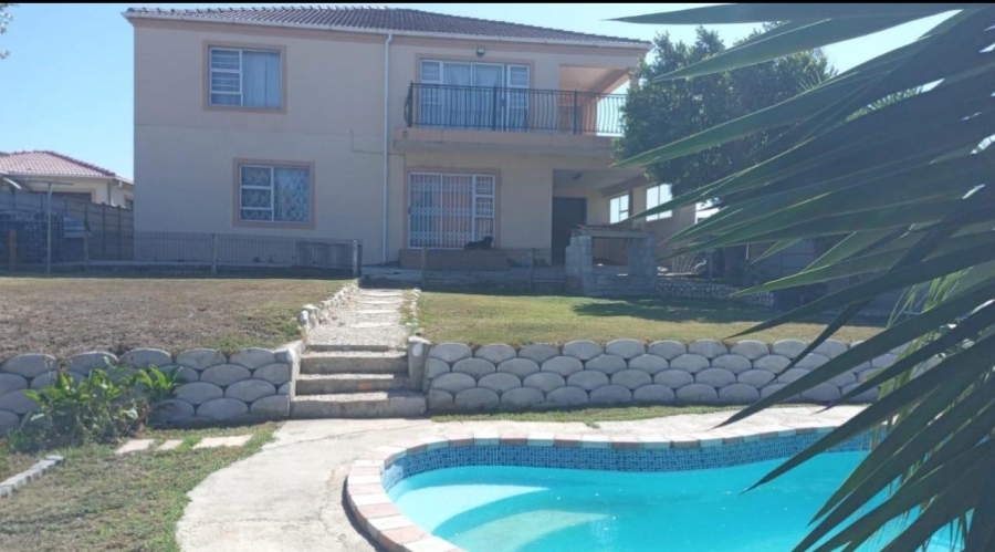 5 Bedroom Property for Sale in Bluewater Bay Eastern Cape